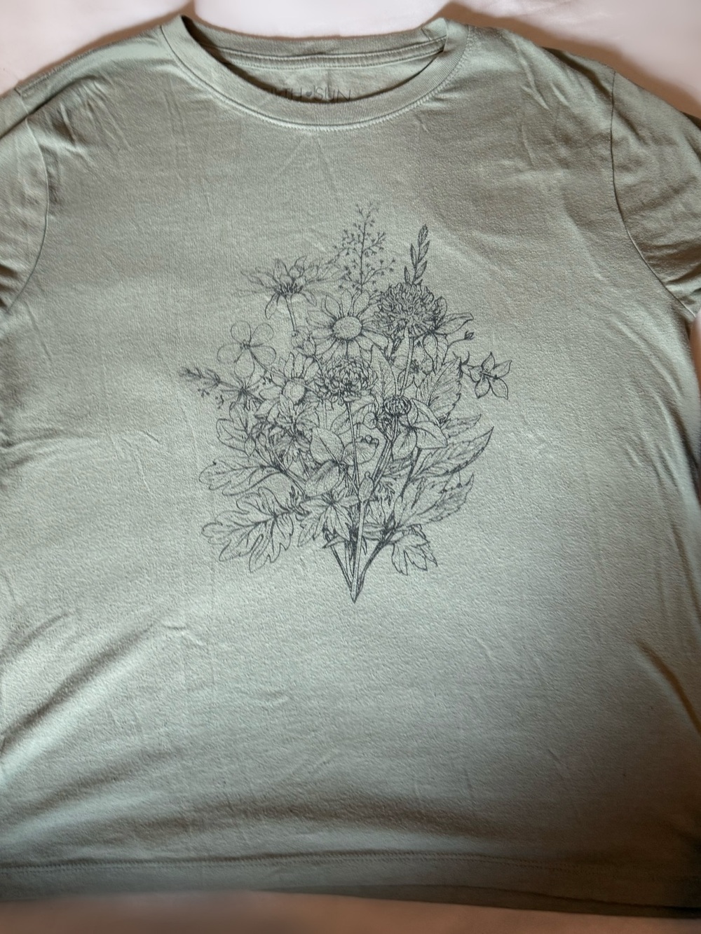 Fifth Sun Sage Green Floral Graphic T-Shirt Size Large